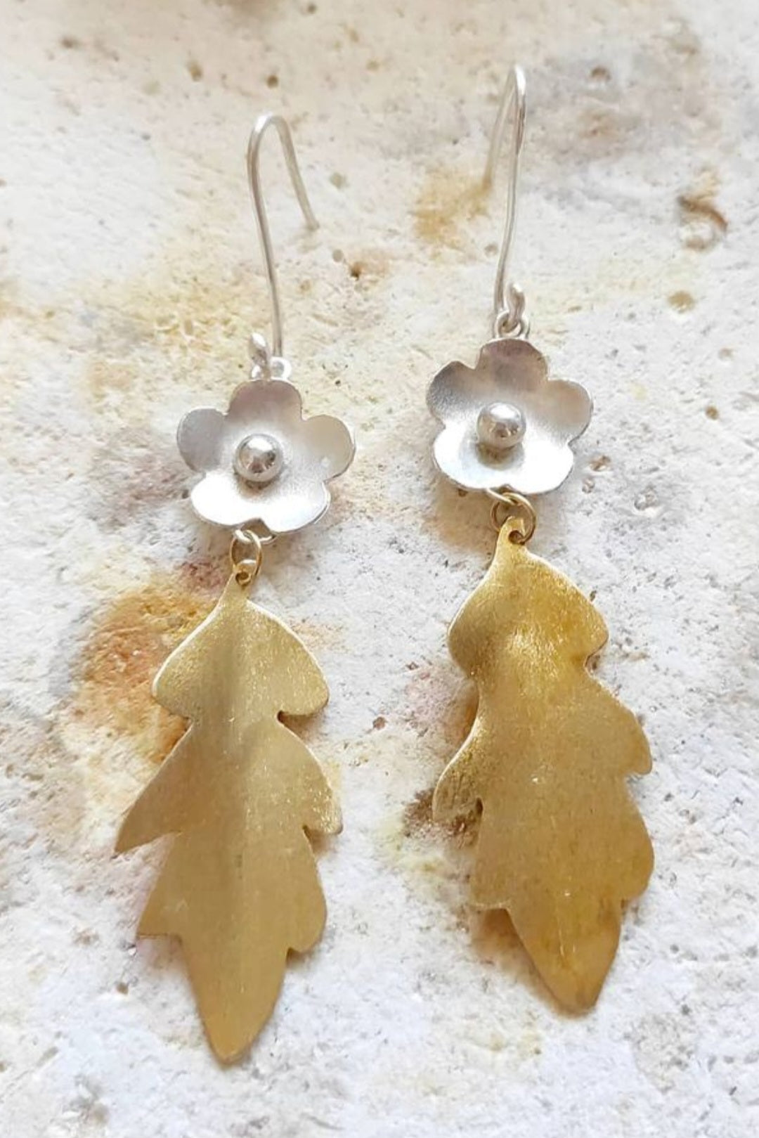 Brincos compridos folhas
