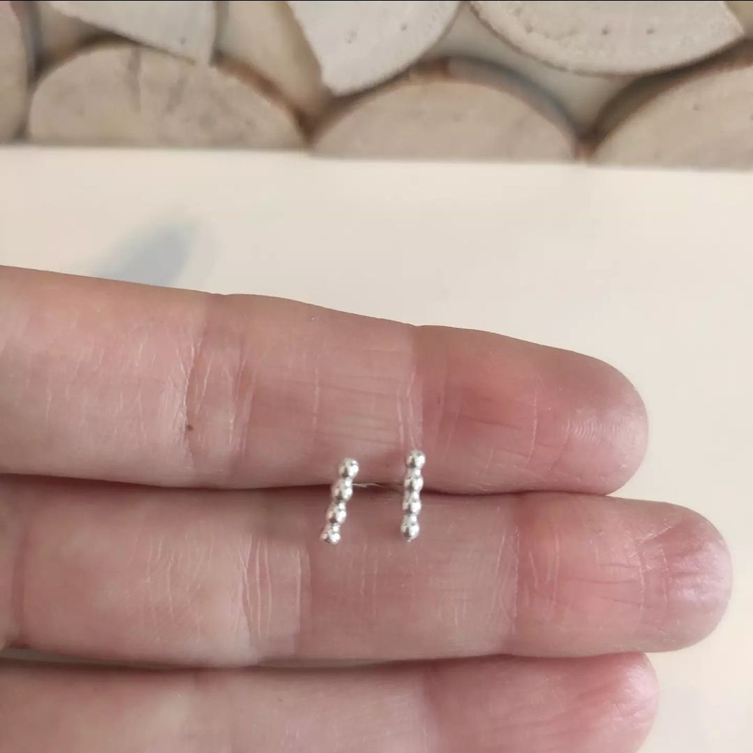 Brincos minimalistas