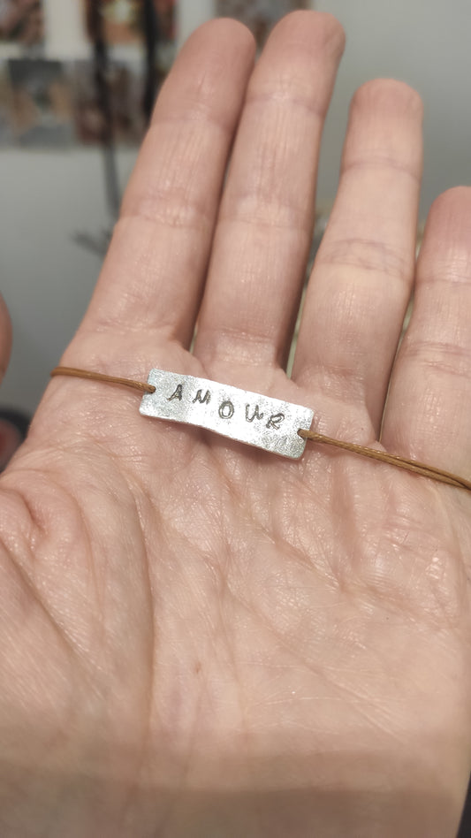 Pulseira personalizável com letras, nome ou frase ( até 6 letras)